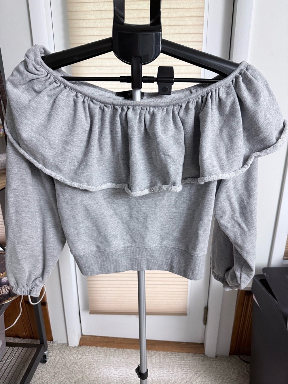Misguided Light heather Gray Off-Shoulder Ruffle Sweater sweatshirt size 4